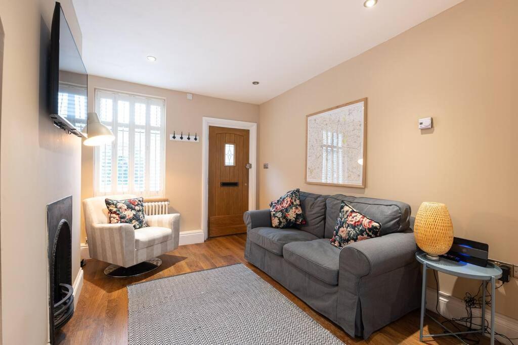 Besford Square, Shrewsbury Town Villa ภายนอก รูปภาพ