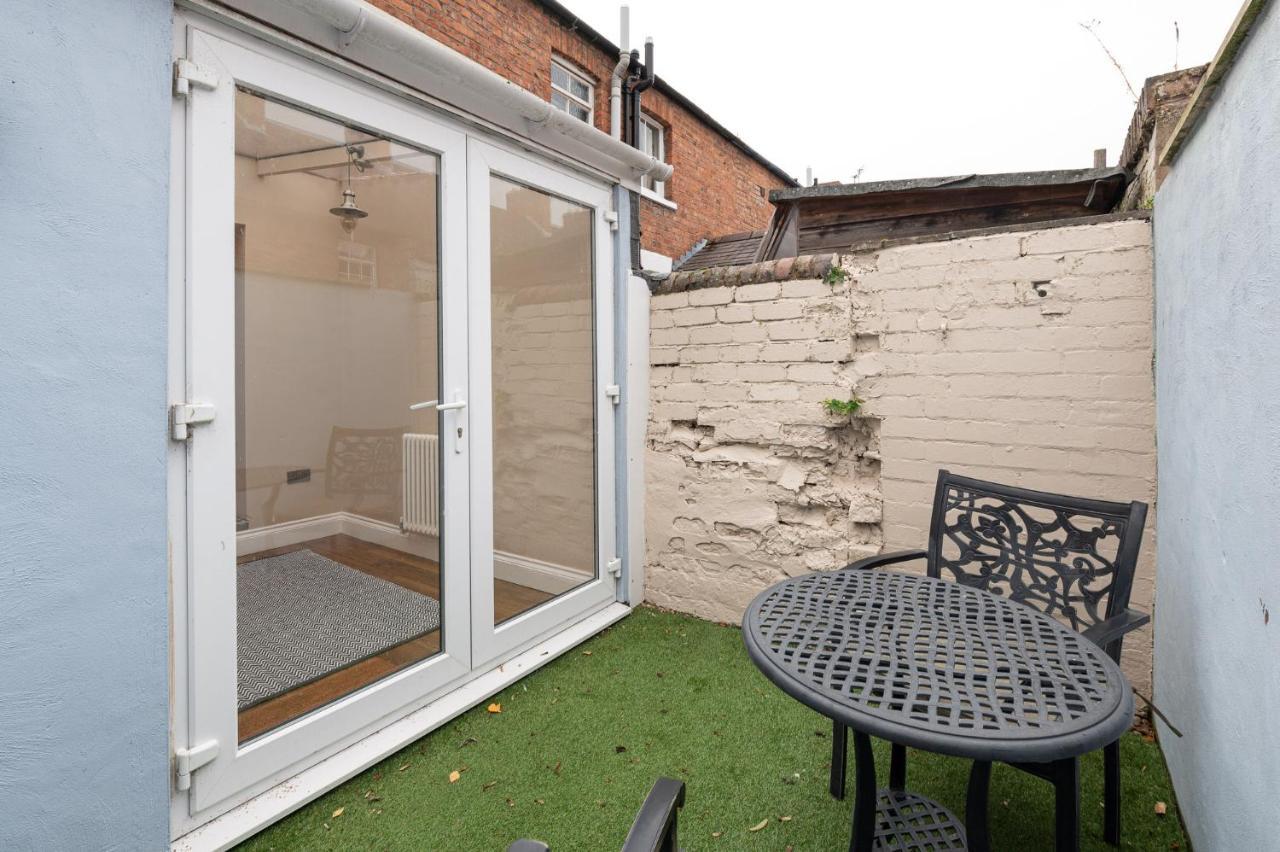 Besford Square, Shrewsbury Town Villa ภายนอก รูปภาพ